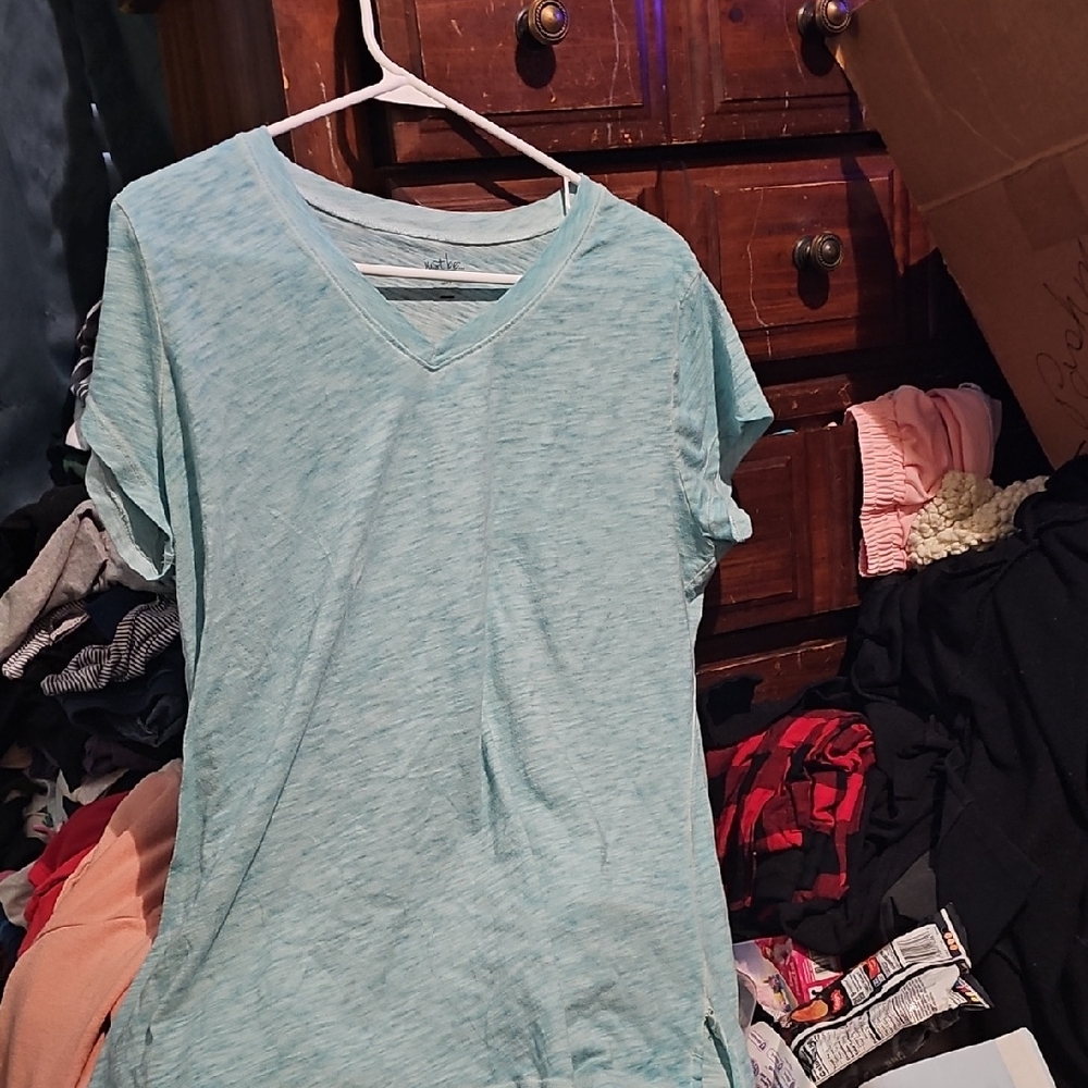 !!.           Ladies 3X Light Green V-Neck T-Shirt